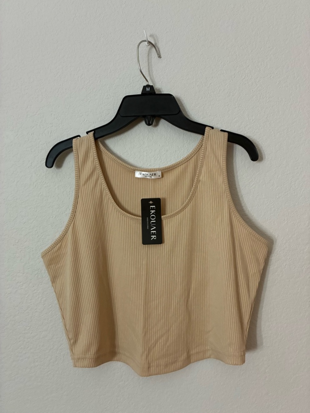 NWT Ekouaer Beige Ribbed Crop Tank Top | Sleeveless | Size M